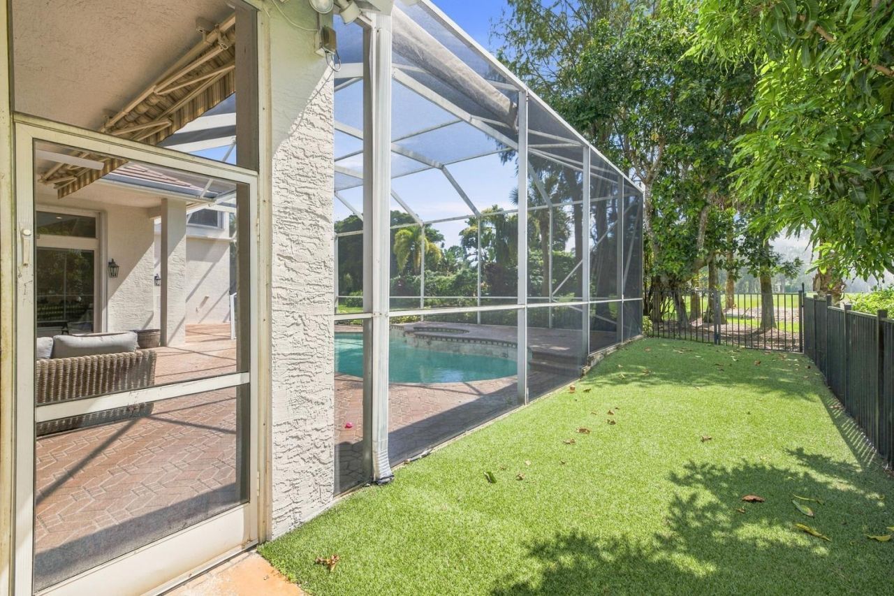 17104 Gulf Pine Circle, Wellington, FL 33414 Photo