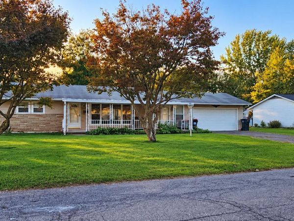 691 Meadow Drive , Newark, OH 43055