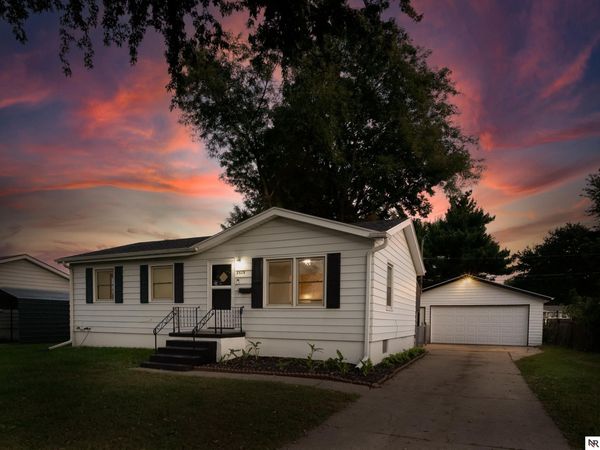 8609 B Street, Omaha, NE 68124