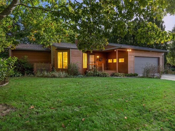 102 Elizabeth Drive , Tipton, IA 52772