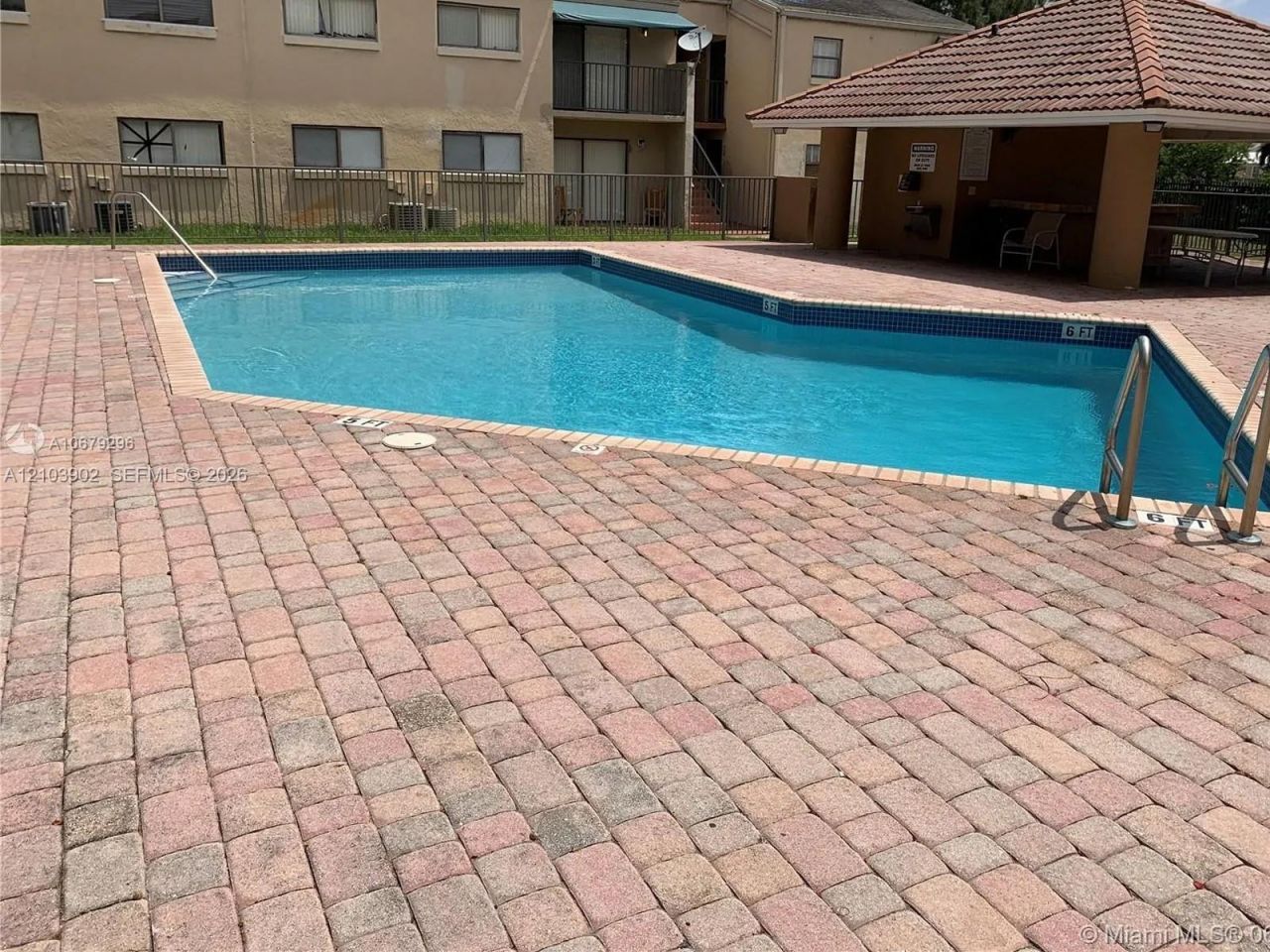 7429 SW 152nd Ave, Unit 13-106, Miami, FL 33193 Photo