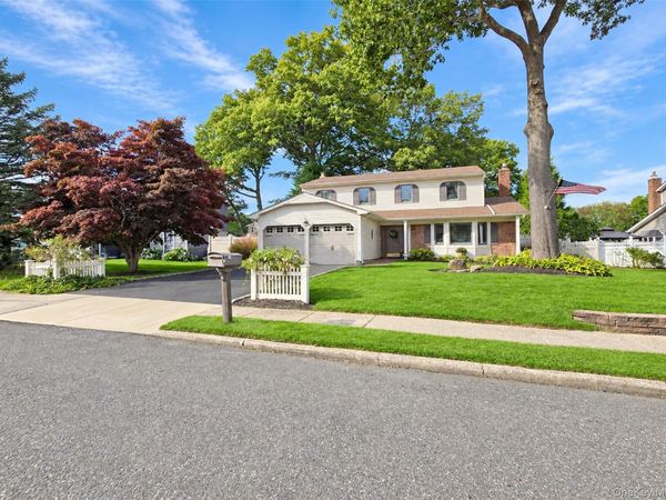 7 Colmar Avenue, Lake Grove, NY 11755