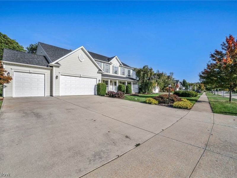 2983 Clearbrook Drive, Avon, OH 44011 Photo 2