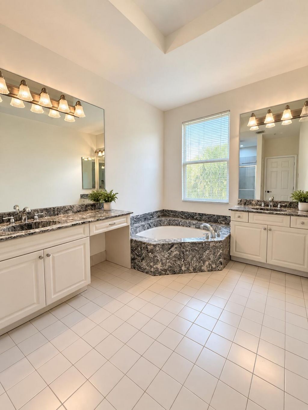 4730 S Prive Circle, Delray Beach, FL 33445 Photo
