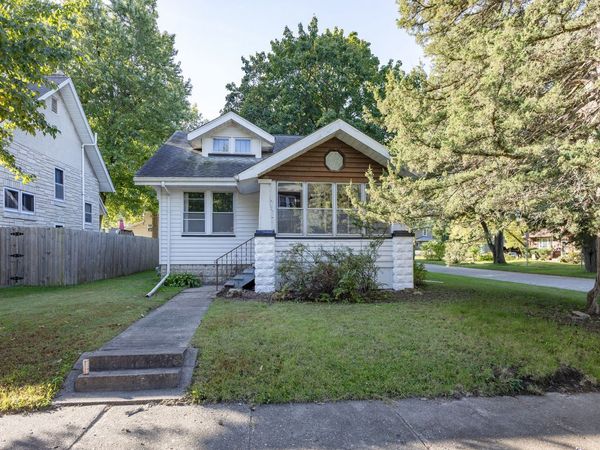 1402 28th Avenue , Moline, IL 61265