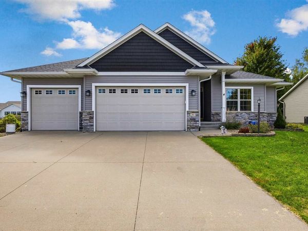 765 Berkshire Ln, North Liberty, IA 52317