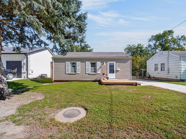 2705 E 16th Street, Des Moines, IA 50316