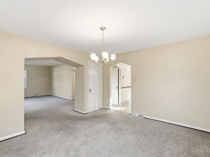 5458 Karen Avenue, Green Township, OH 45248 Photo 9