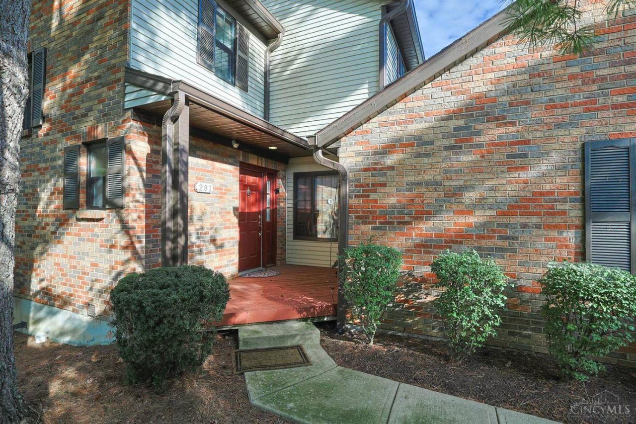 281 Carriage Circle Drive, Springdale, OH 45246 Main Photo