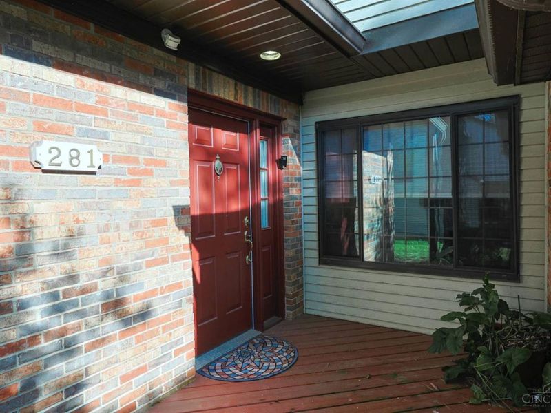 281 Carriage Circle Drive, Springdale, OH 45246 Photo 2