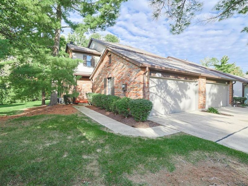 281 Carriage Circle Drive, Springdale, OH 45246 Photo 3