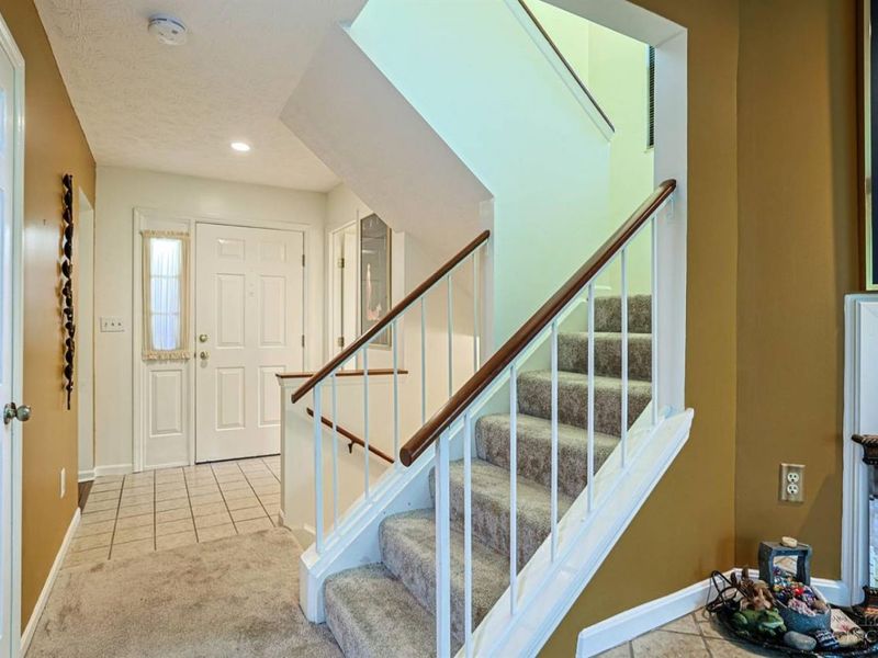 281 Carriage Circle Drive, Springdale, OH 45246 Photo 4
