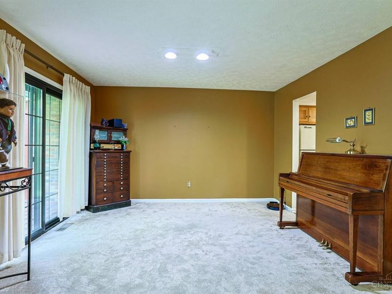 281 Carriage Circle Drive, Springdale, OH 45246 Photo 7
