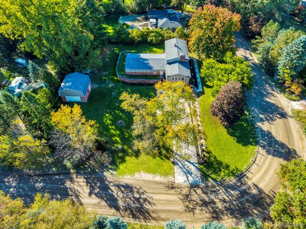 852 E Gunn Road, Oakland Township, Mi 48306