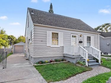 19396 Elkhart Street, Harper Woods, Mi 48225
