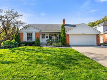 19955 Wedgewood, Grosse Pointe Woods, Mi 48236