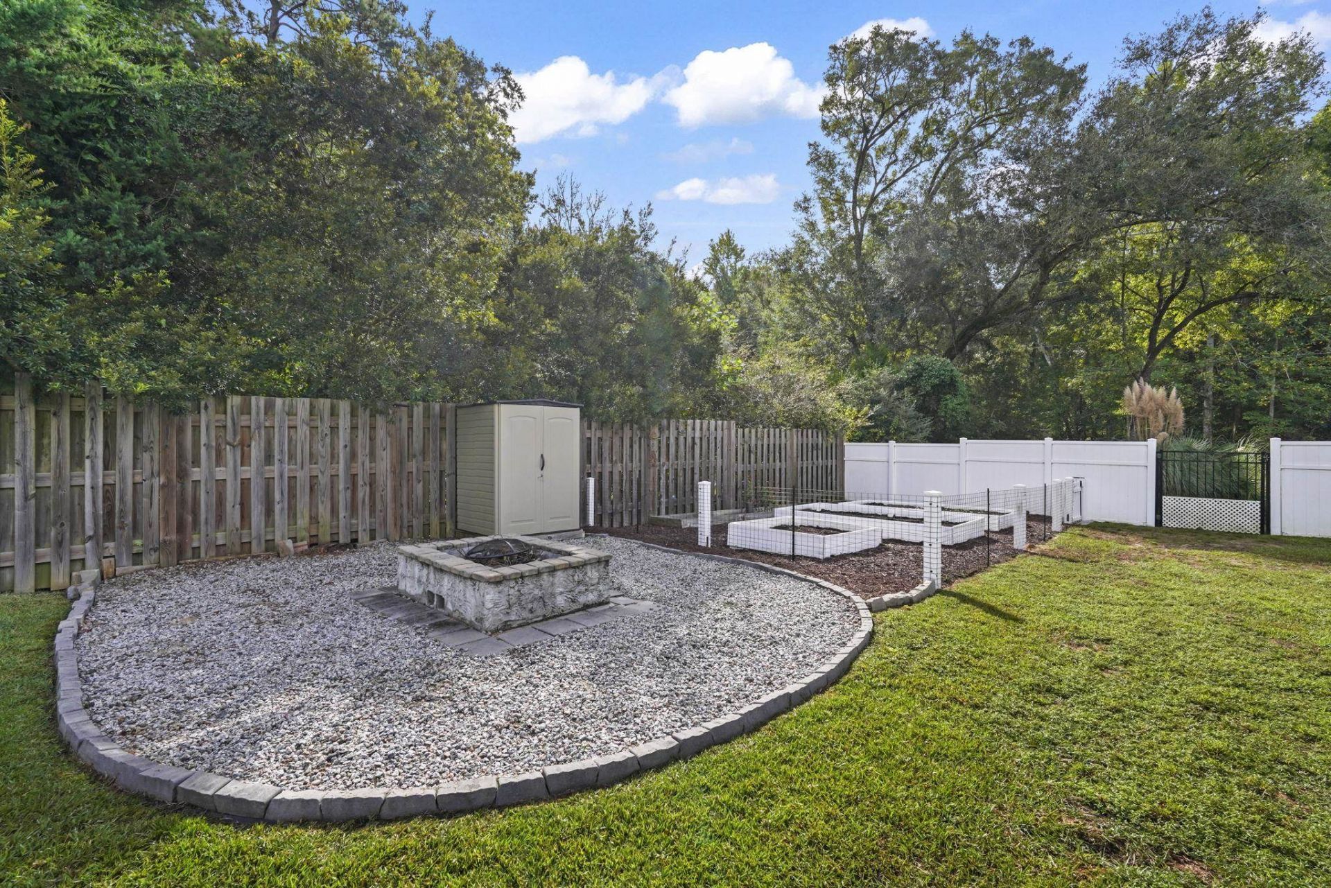 1906 Pond Rd. Photo 20