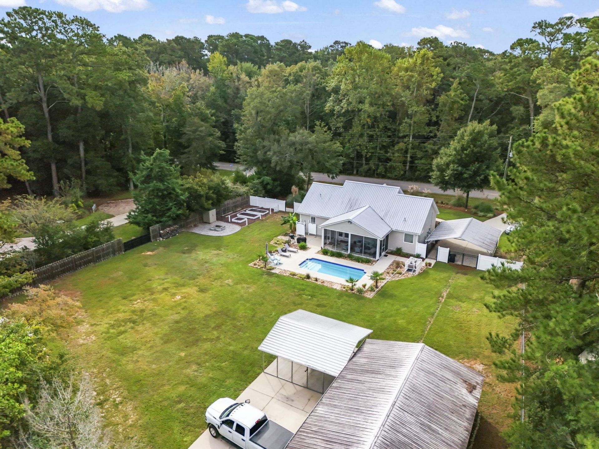 1906 Pond Rd. Photo 4