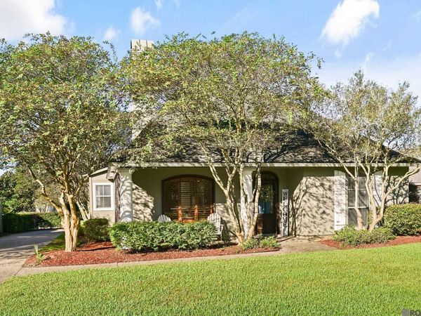 18927 W Lake Terrace Dr, Baton Rouge, LA 70817