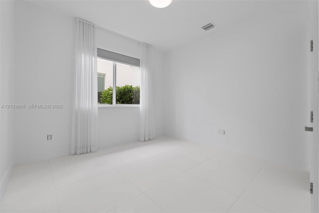 10431 NW 68th Ter , Doral, FL 33178 Photo