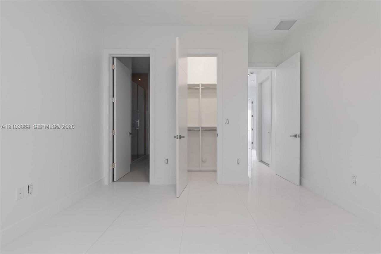 10431 NW 68th Ter , Doral, FL 33178 Photo