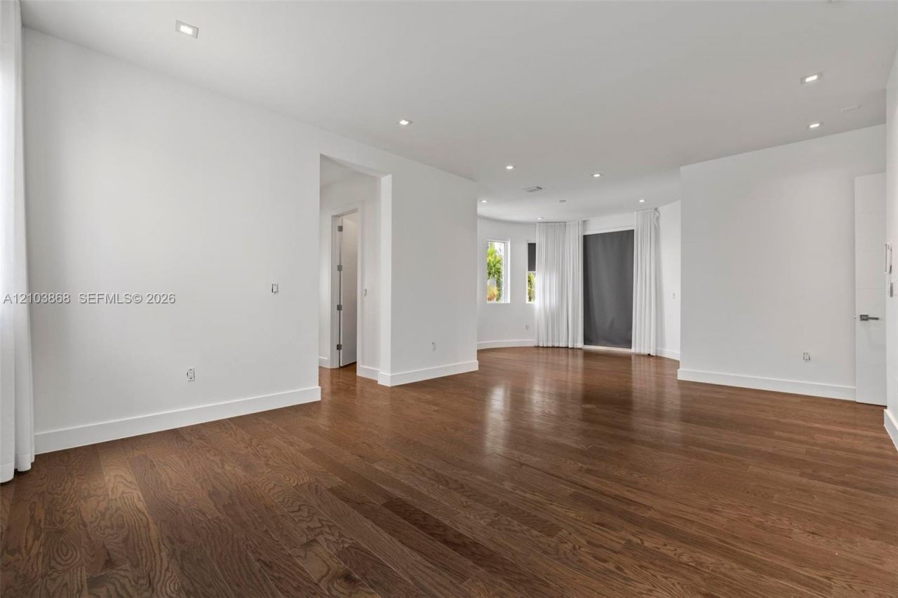 10431 NW 68th Ter , Doral, FL 33178 Photo