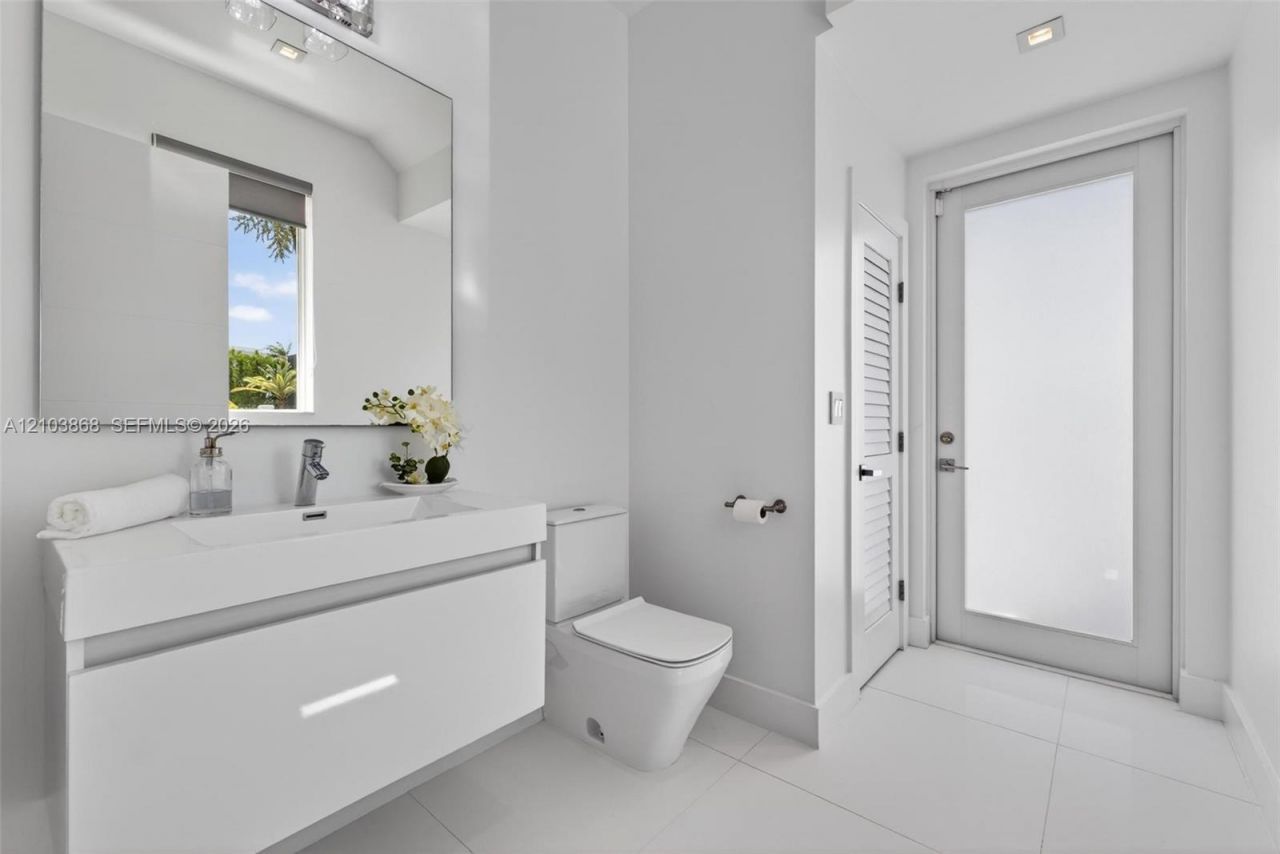 10431 NW 68th Ter , Doral, FL 33178 Photo
