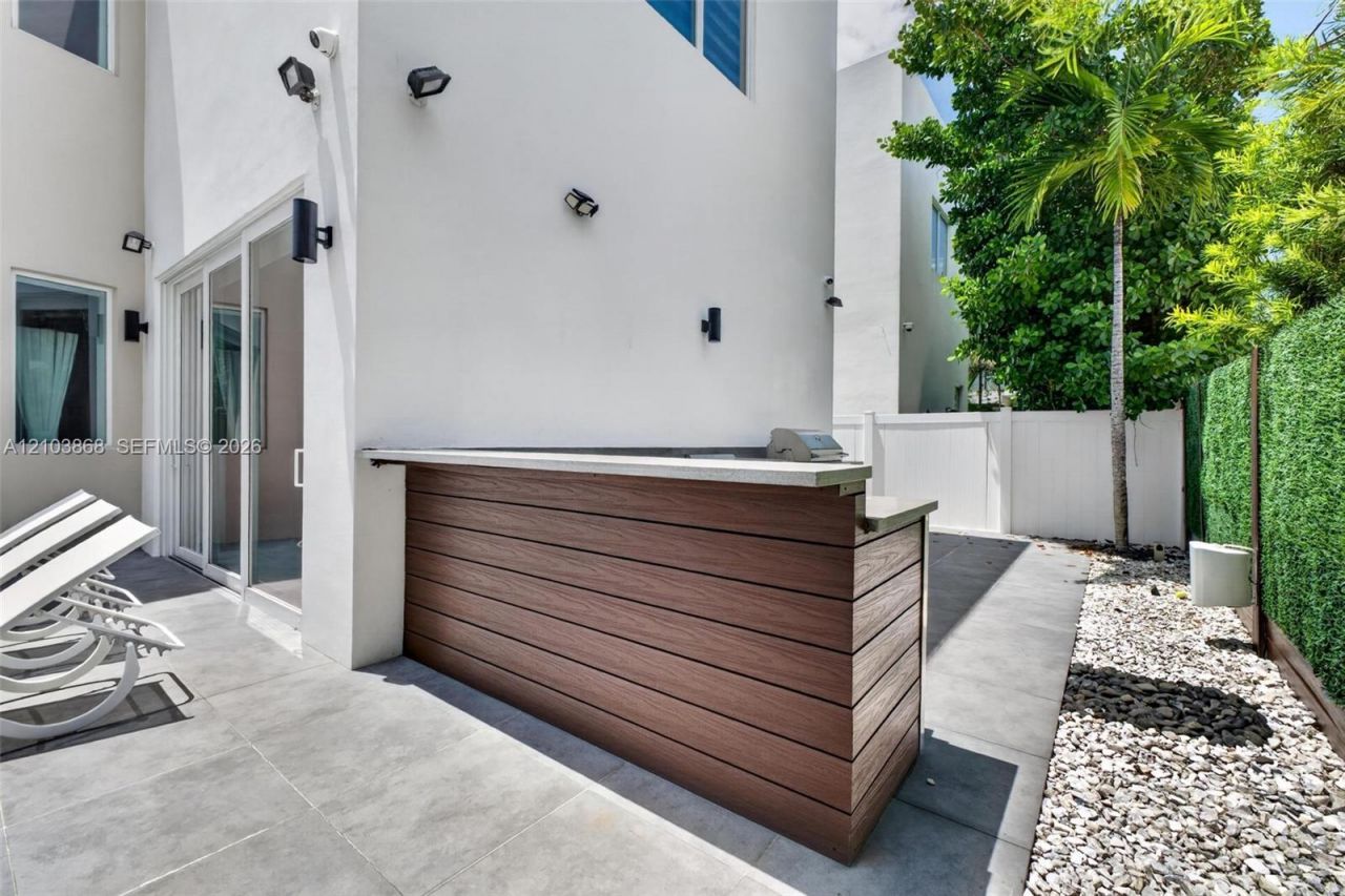 10431 NW 68th Ter , Doral, FL 33178 Photo