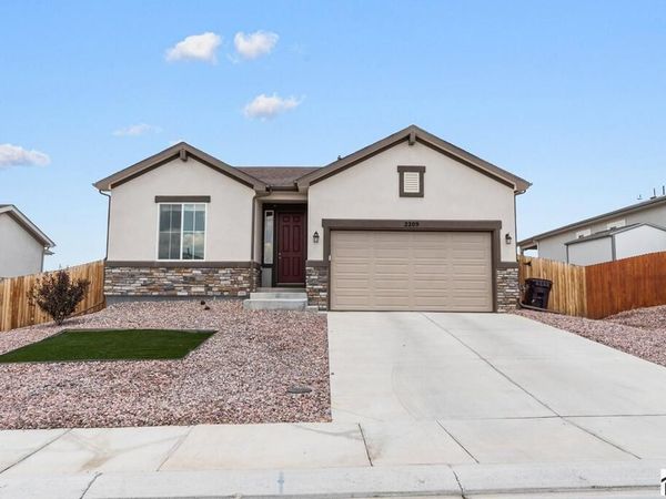 2209 Sunrise Ln, Pueblo, CO 81008
