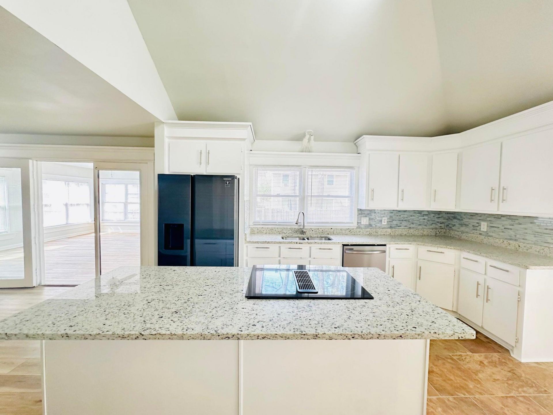 112 Mansfield Boulevard Photo 49