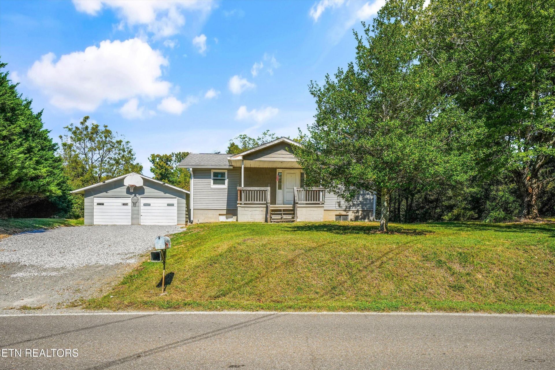 1832 Amherst Rd, Knoxville, TN 37909 Main Photo