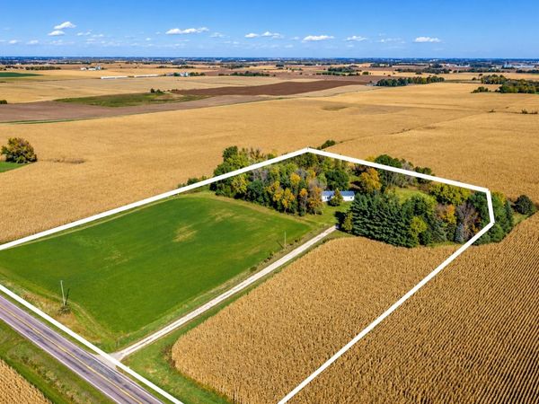 10097 72nd Avenue SW, Ellendale, MN 56026