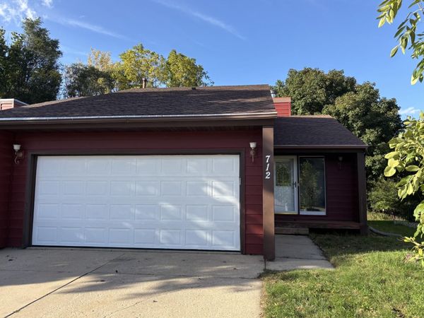 712 Neville Court SE, Rochester, MN 55904