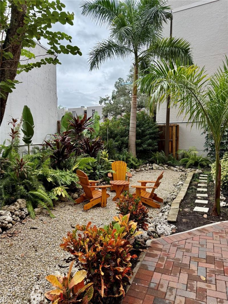 1221 N Palm Avenue , Unit 204, Sarasota, FL 34236 Photo