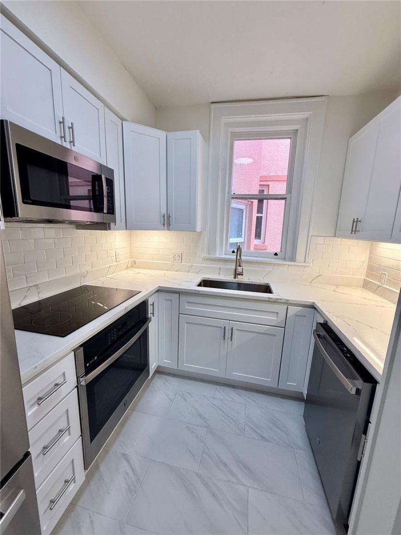 1221 N Palm Avenue , Unit 204, Sarasota, FL 34236 Photo