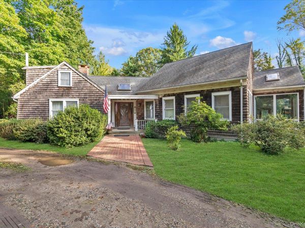 231 Southdown Road, Lloyd Harbor, NY 11743