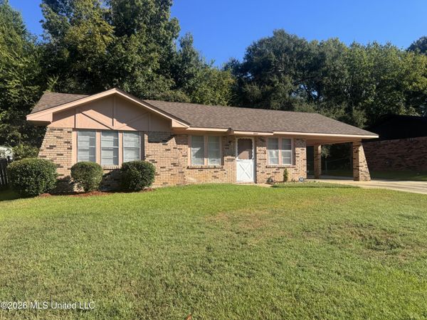 5046 Oak Creek Drive, Jackson, MS 39212