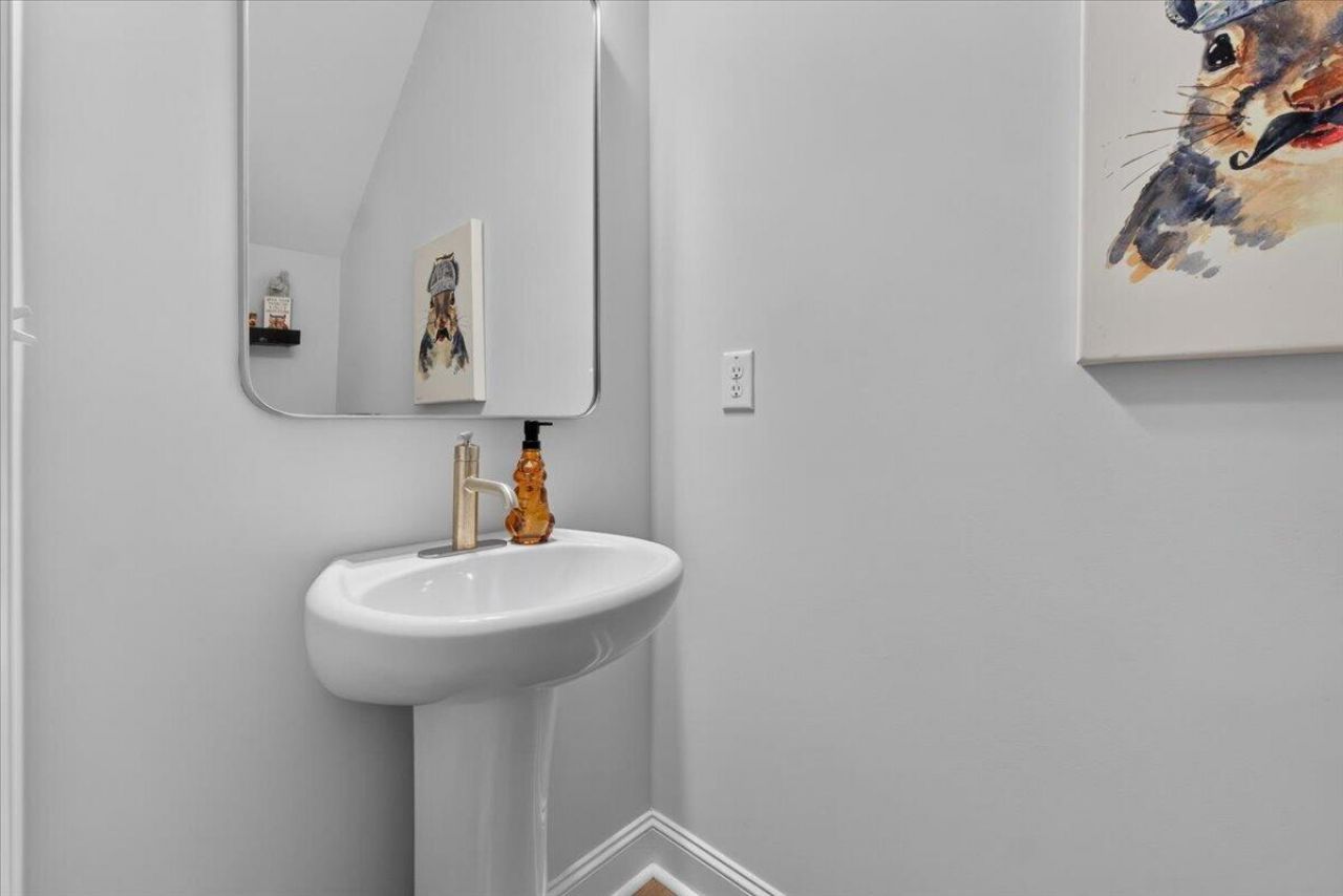738 Opal Wing Street Photo 32