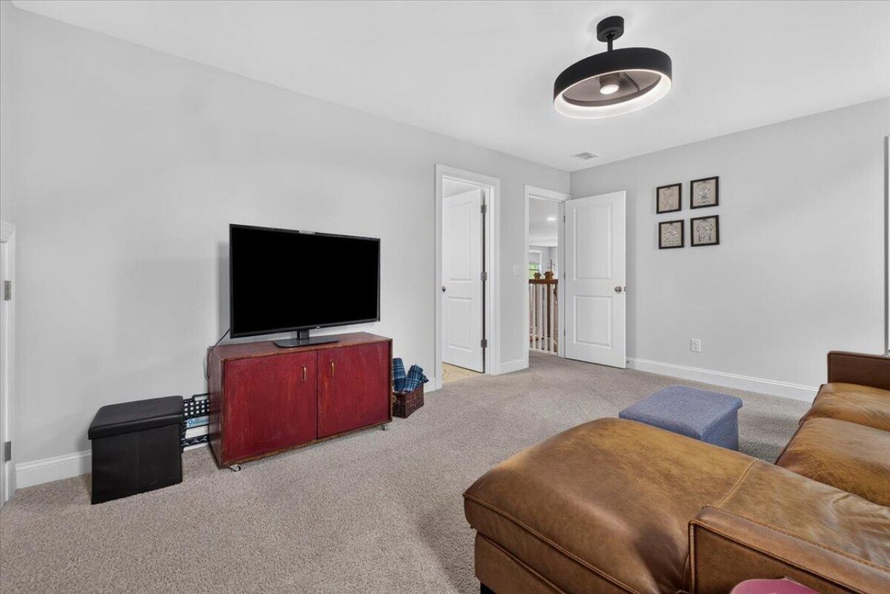 738 Opal Wing Street Photo 35