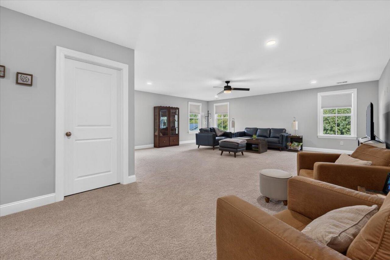 738 Opal Wing Street Photo 36