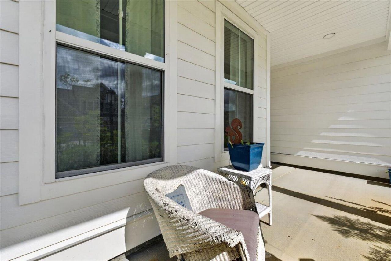 738 Opal Wing Street Photo 5