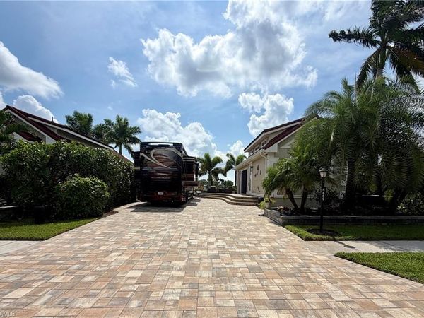 4689 Southern Breeze DR , NAPLES, FL 34114