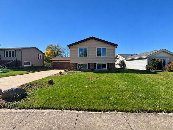 20032 S SYCAMORE Drive, Frankfort, IL 60423