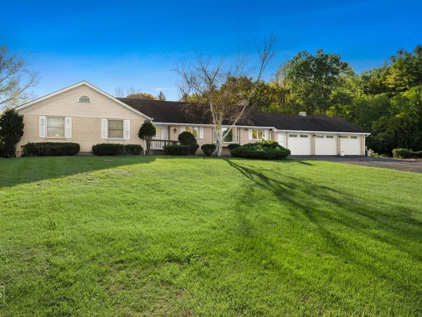 24844 N Cherokee Drive , Lake Barrington, IL 60010