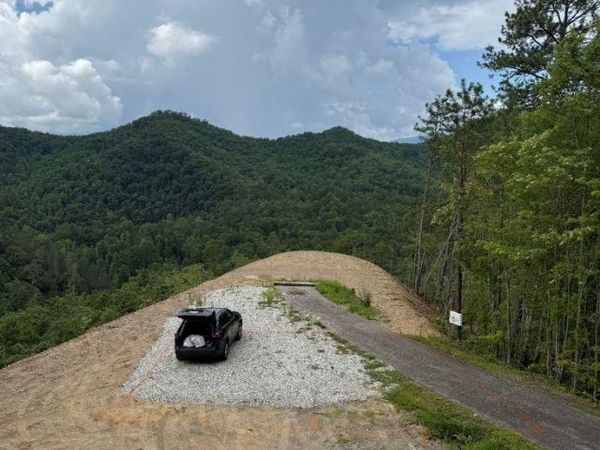 275 Overlook Ridge Road, Bryson City, NC 28713