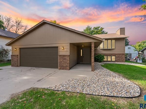 729 N Columbia Dr, Sioux Falls, SD 57103