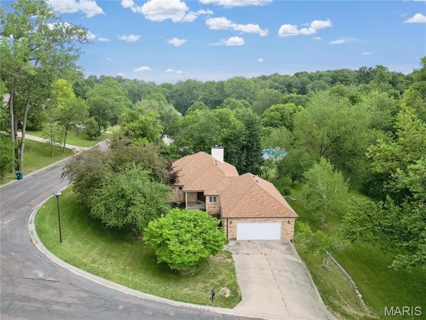102 Hillside Court , Collinsville, IL 62234