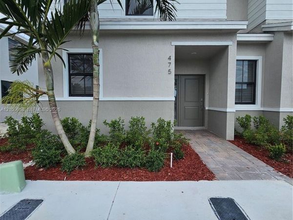 475 NE 15th St, Florida City, FL 33034