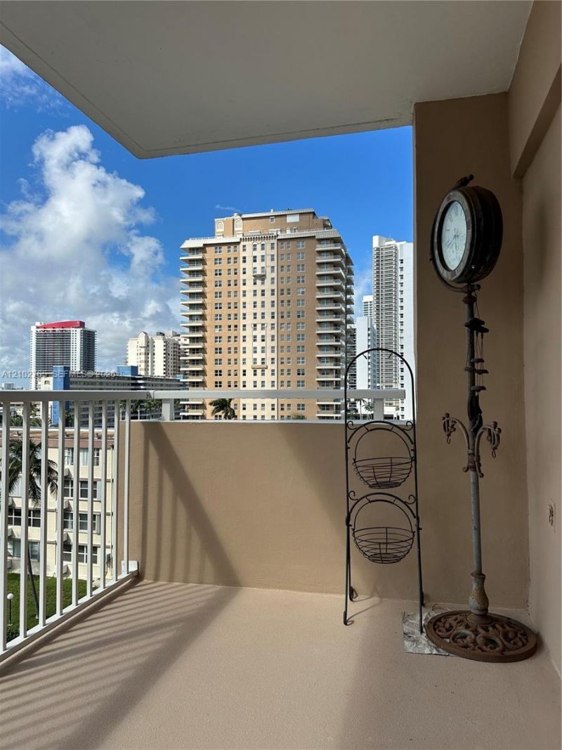 1950 S Ocean Dr , Unit 5F, Hallandale Beach, FL 33009 Photo