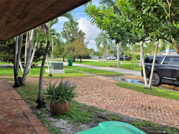2512 Island Dr , Miramar, FL 33023